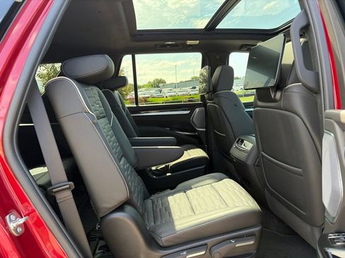 Used 2026 Cadillac Escalade Platinum Sport w/ LPO, ONYX Package AWD/4WD image 42