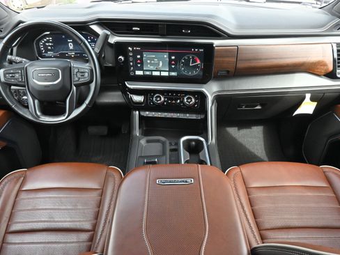 Used 2025 GMC Sierra 2500 Denali Ultimate image 3