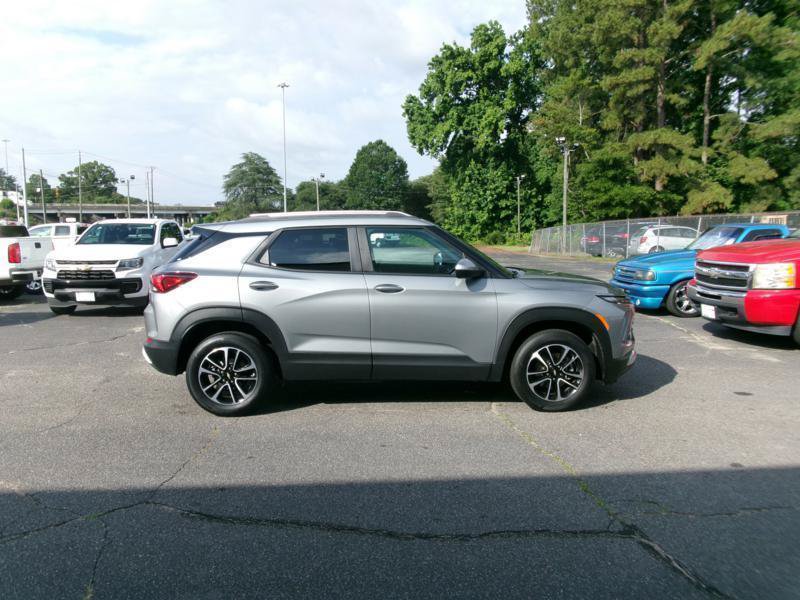 Used 2025 Chevrolet TrailBlazer LT AWD/4WD image 5