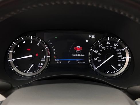 Used 2021 Toyota Highlander XLE AWD/4WD image 19