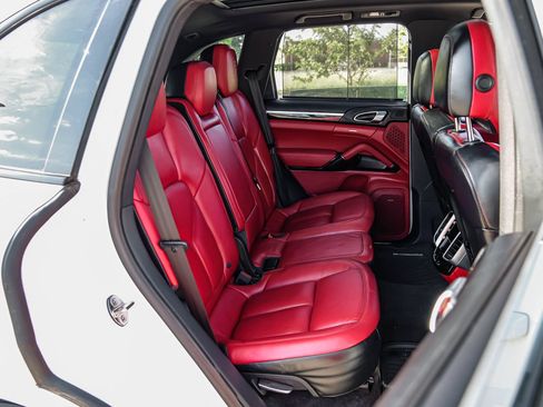 Used 2017 Porsche Cayenne Platinum Edition AWD/4WD image 45