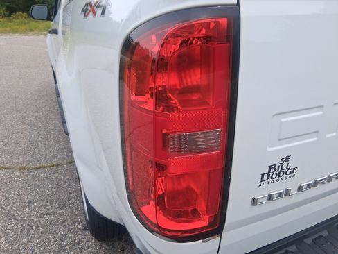 Used 2021 Chevrolet Colorado W/T w/ WT Convenience Package AWD/4WD image 11