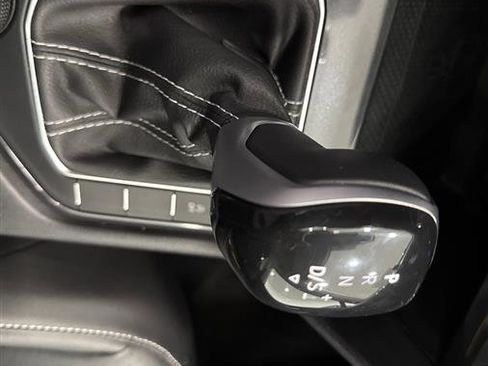 Used 2022 Volkswagen Tiguan SE image 47