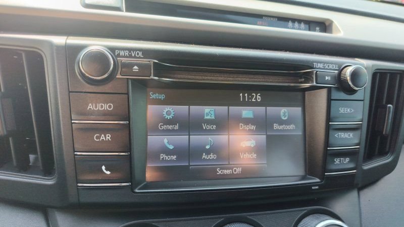 Used 2018 Toyota RAV4 LE FWD image 17