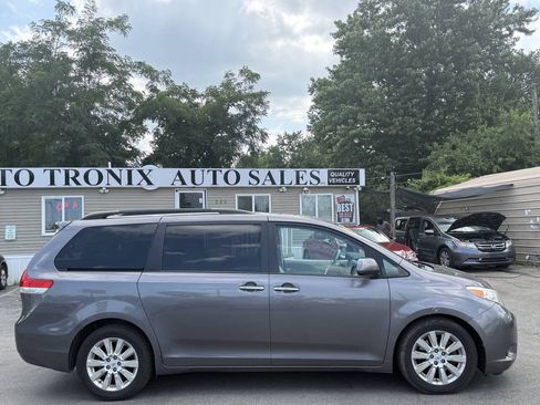 Used 2011 Toyota Sienna XLE w/ Premium Pkg AWD/4WD image 5