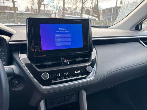 Used 2024 Toyota Corolla Cross LE image 18