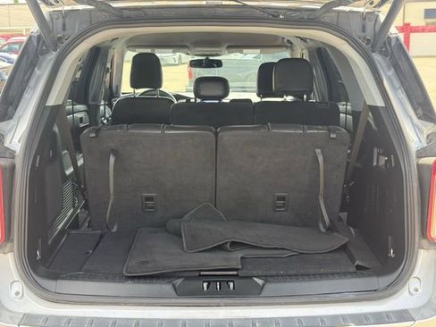 Used 2023 Ford Explorer Limited AWD/4WD image 34