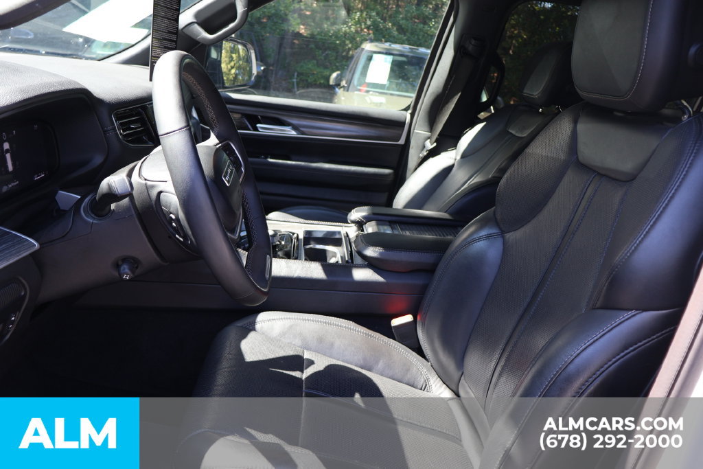 Used 2024 Jeep Wagoneer L Series II w/ Flexible Seating Group RWD image 10