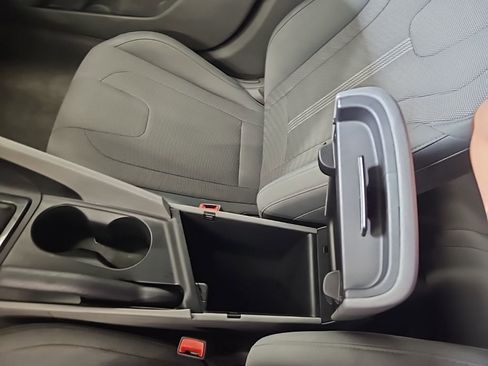 Used 2021 Hyundai Elantra SE image 17