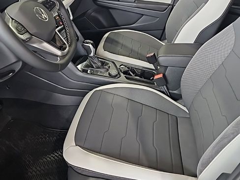 New 2026 Volkswagen Taos SE image 27
