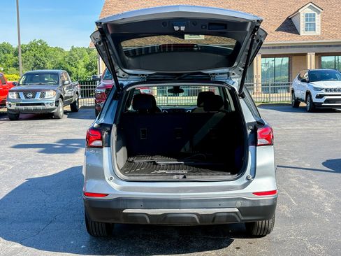 Used 2024 Chevrolet Equinox LT FWD image 32