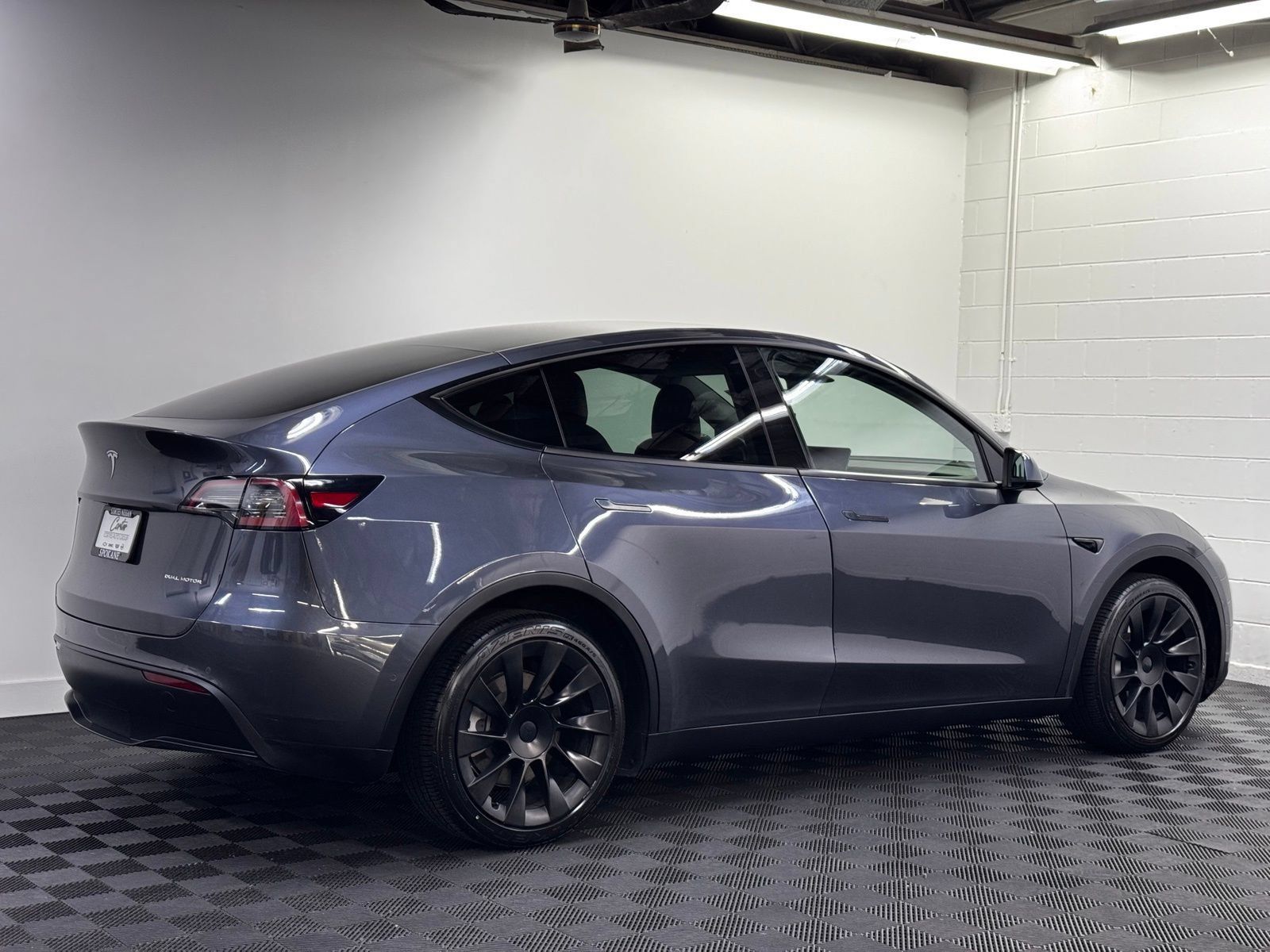 Used 2022 Tesla Model Y Long Range AWD/4WD image 2