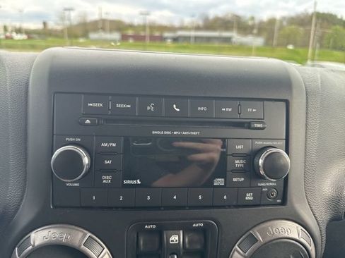 Used 2015 Jeep Wrangler Unlimited Sport w/ Quick Order Package 24S AWD/4WD image 16