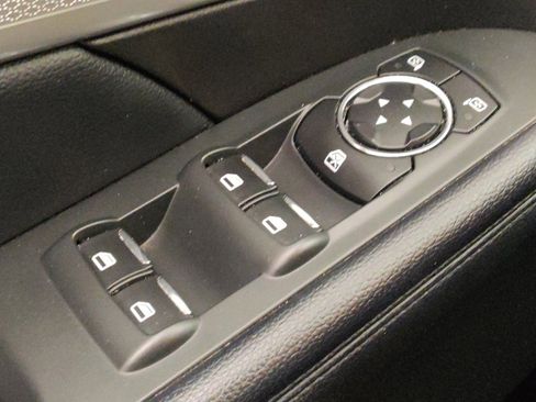 Used 2017 Ford Explorer XLT w/ Equipment Group 202A FWD image 27