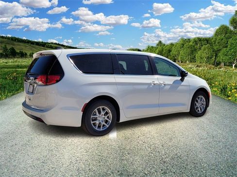 New 2026 Chrysler Voyager LX image 4