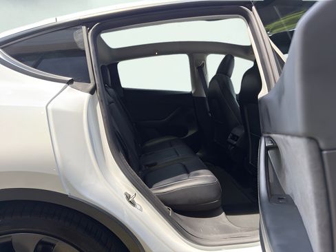 Used 2023 Tesla Model Y Performance AWD/4WD image 33