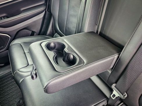 Used 2023 Jeep Grand Cherokee Limited w/ Black Appearance Package image 34