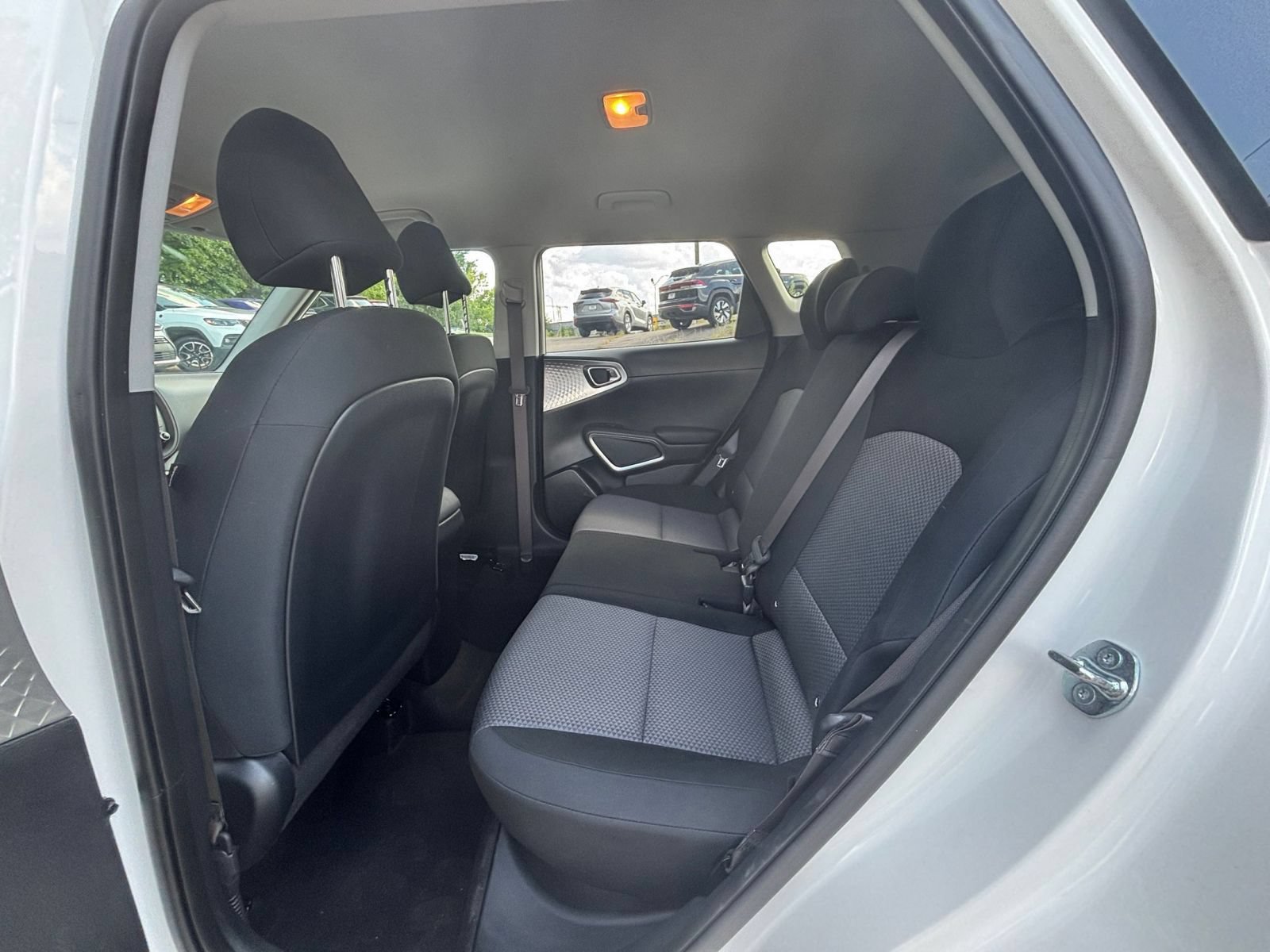 Used 2025 Kia Soul LX w/ LX Technology Package FWD image 33