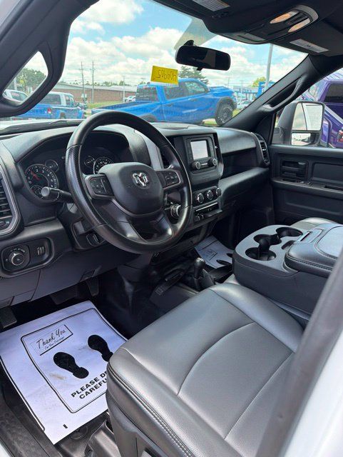 Used 2024 RAM 3500 Tradesman w/ Chrome Appearance Group AWD/4WD image 18