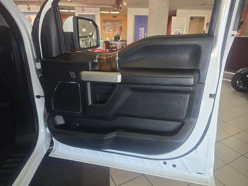 Used 2020 Ford F150 Lariat image 13