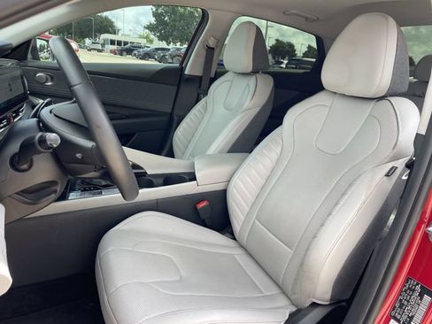 Used 2025 Hyundai Elantra Limited FWD image 25