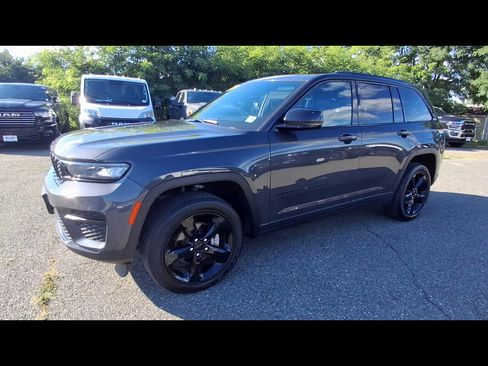 Certified 2023 Jeep Grand Cherokee Altitude AWD/4WD image 4