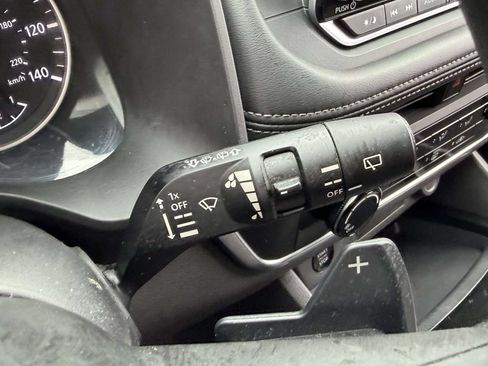Used 2024 Nissan Rogue S AWD/4WD image 32