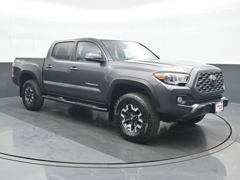 Used 2021 Toyota Tacoma TRD Off-Road image 9