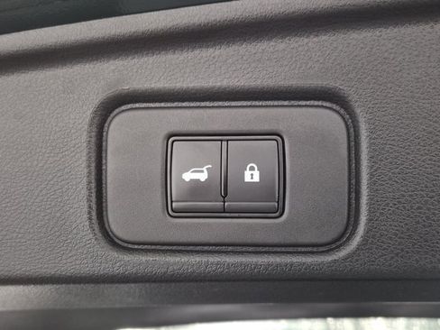 Used 2022 Nissan Pathfinder Platinum w/ Cargo Package image 9