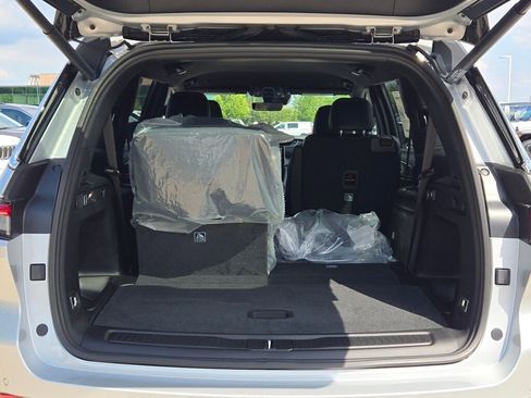 New 2025 Jeep Grand Cherokee L Limited w/ MOPAR Finishing Package image 16