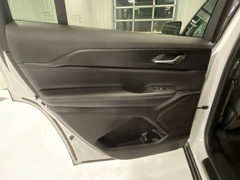 Used 2023 Jeep Grand Cherokee L Laredo image 13