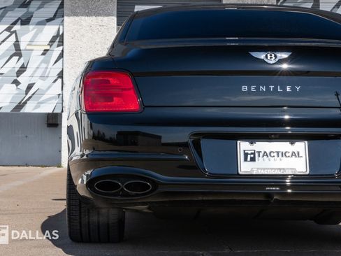 Used 2024 Bentley Flying Spur V8 image 15