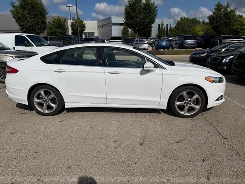 Used 2013 Ford Fusion SE FWD image 4