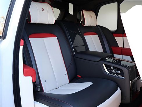 Used 2023 Rolls-Royce Cullinan Black Badge w/ Dark Exterior Package image 23