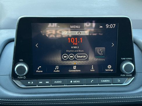 Used 2023 Nissan Rogue SV AWD/4WD image 24