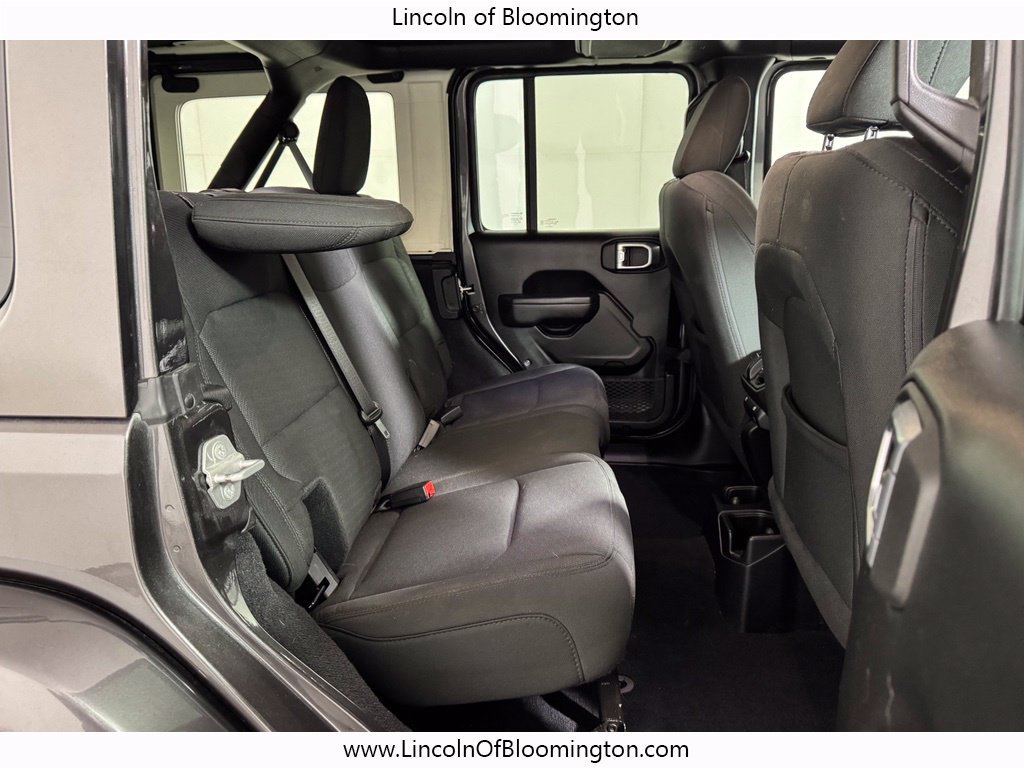 Used 2019 Jeep Wrangler Unlimited Sahara AWD/4WD image 11