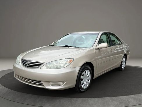 Used 2005 Toyota Camry LE image 1