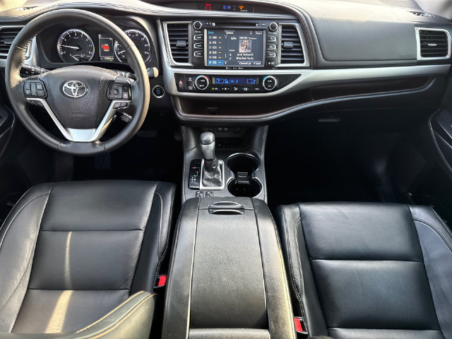 Used 2017 Toyota Highlander XLE FWD image 11