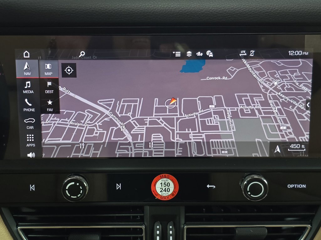 Certified 2026 Porsche Macan AWD/4WD image 18