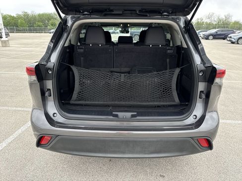 Used 2022 Toyota Highlander L FWD image 20