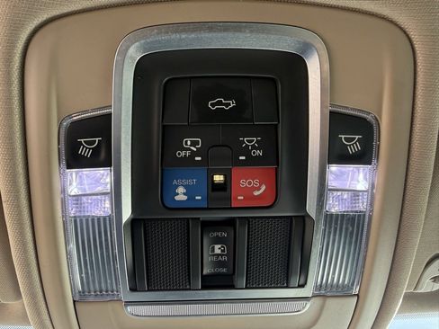 Used 2019 RAM 1500 Laramie image 18