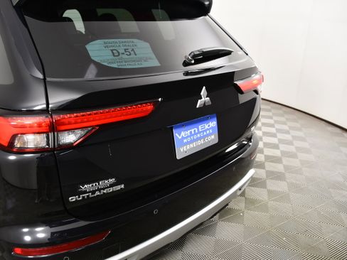 Used 2023 Mitsubishi Outlander SE AWD/4WD image 15