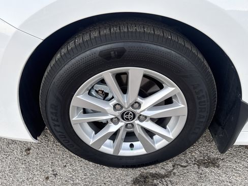 Used 2025 Toyota Camry LE image 9