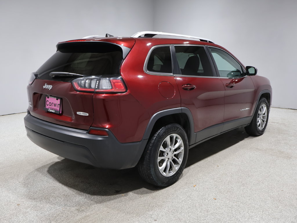 Used 2019 Jeep Cherokee Latitude Plus w/ Cold Weather Group AWD/4WD image 2