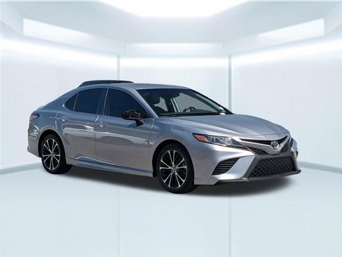 Used 2019 Toyota Camry SE image 4