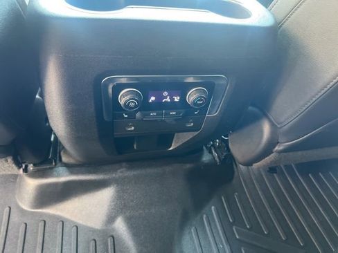 Used 2022 Chevrolet Tahoe Z71 w/ Luxury Package AWD/4WD image 29