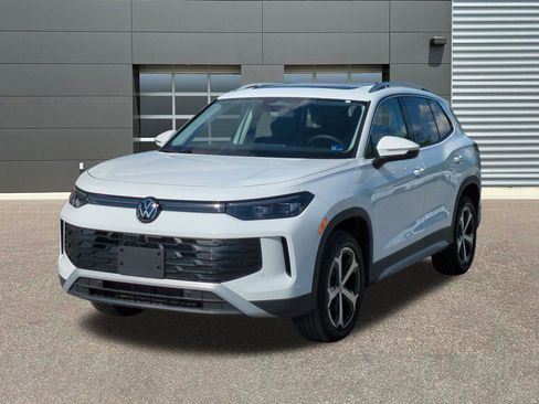New 2026 Volkswagen Tiguan SE AWD/4WD image 3