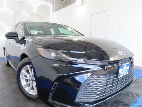 Used 2025 Toyota Camry LE w/ Convenience Package FWD image 3