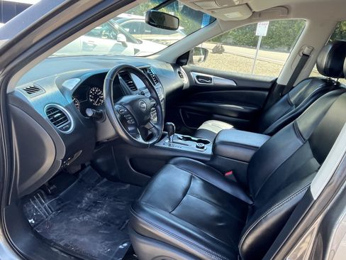 Used 2019 Nissan Pathfinder SL AWD/4WD image 9