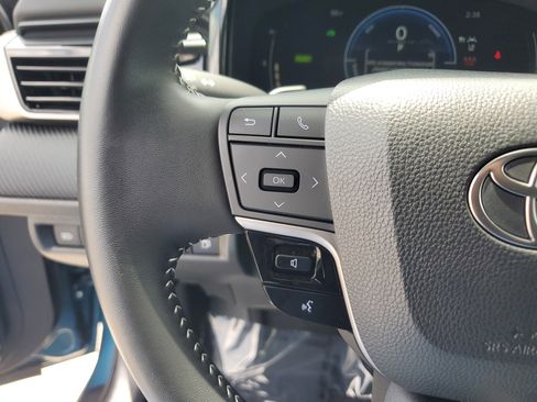 Used 2025 Toyota Camry SE FWD image 20